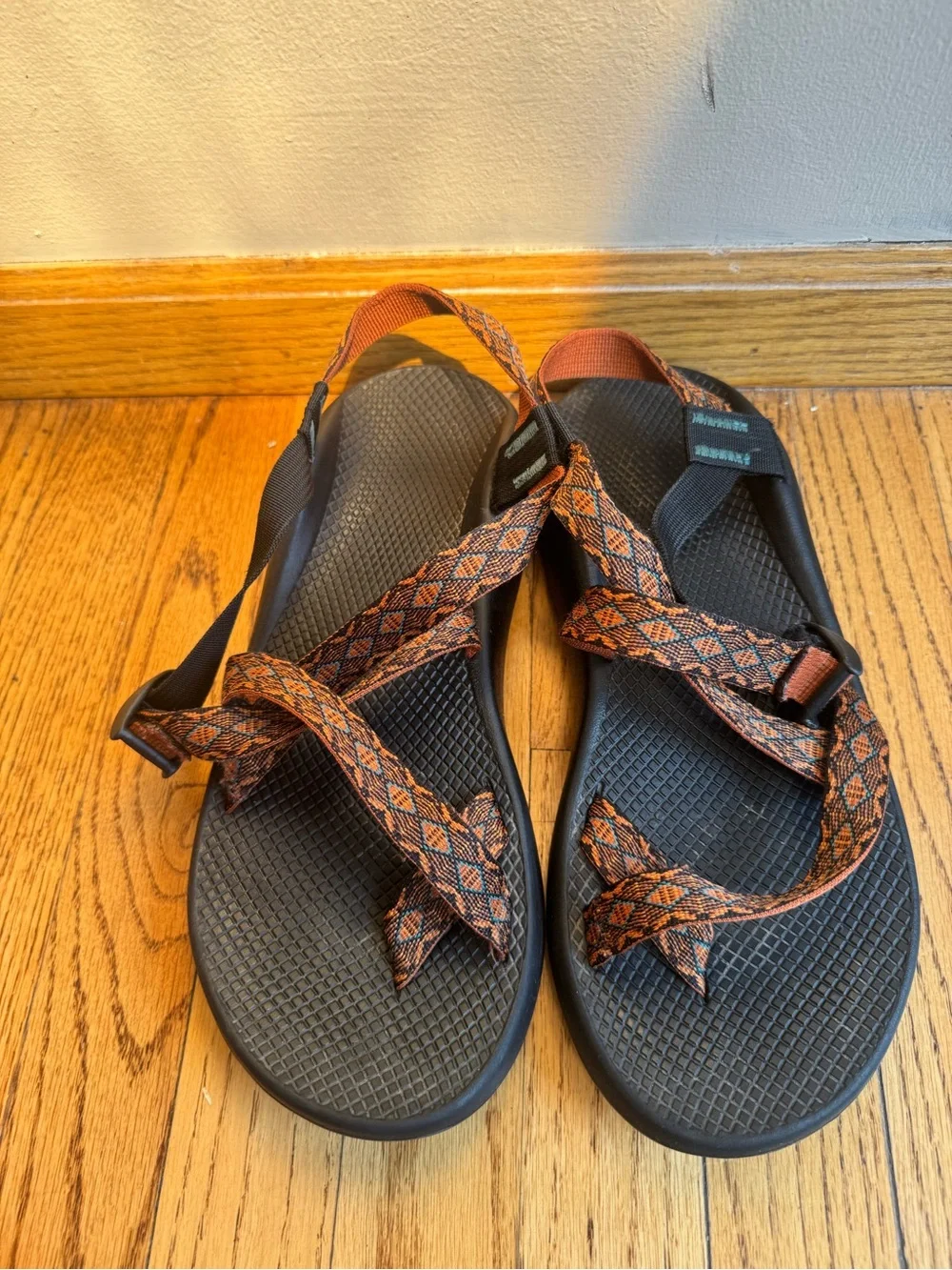 Men’s Chaco Brown & Black Patterned Strap Sandals Size 11 Outdoors Waterproof